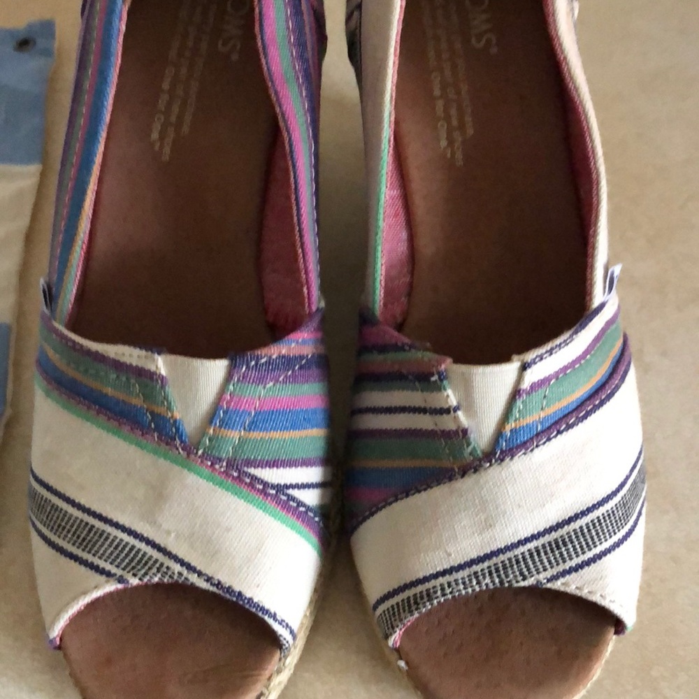 Toms